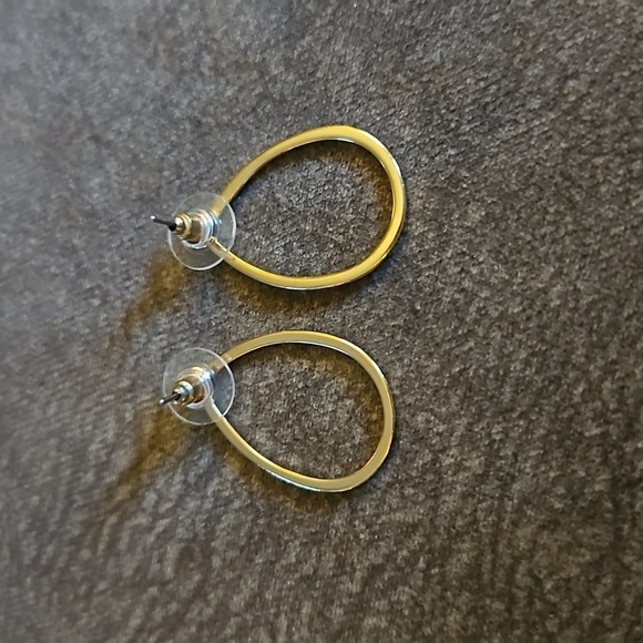 5/$25 Goldtone Sculptural Teardrop Cutout Post Earrings - Picture 5 of 6